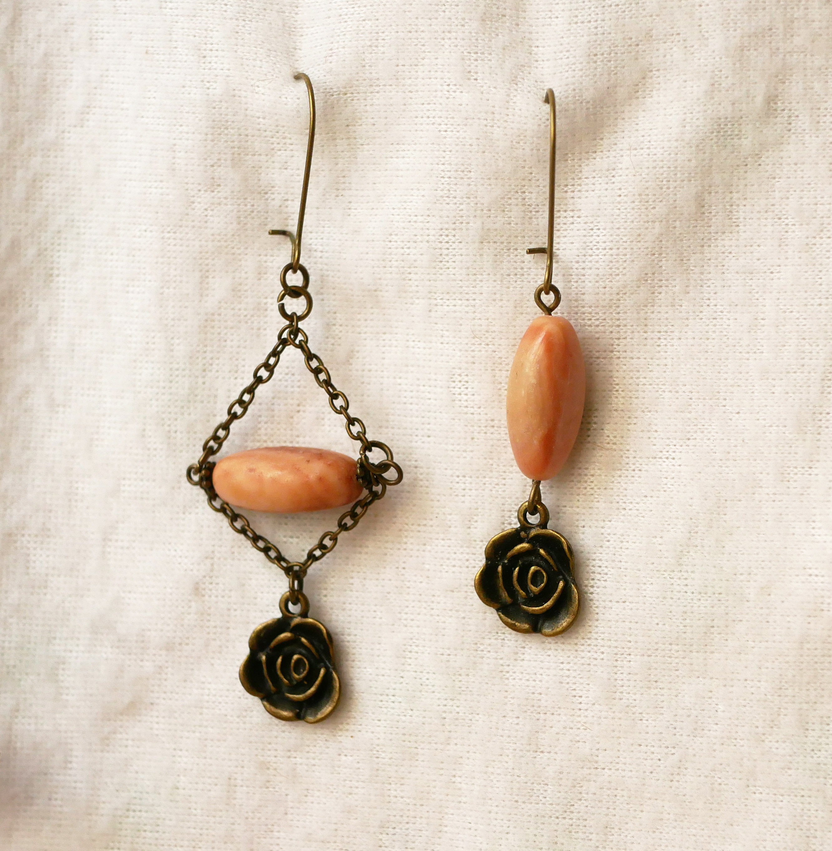 Beige &amp; roze stenen oorbellen