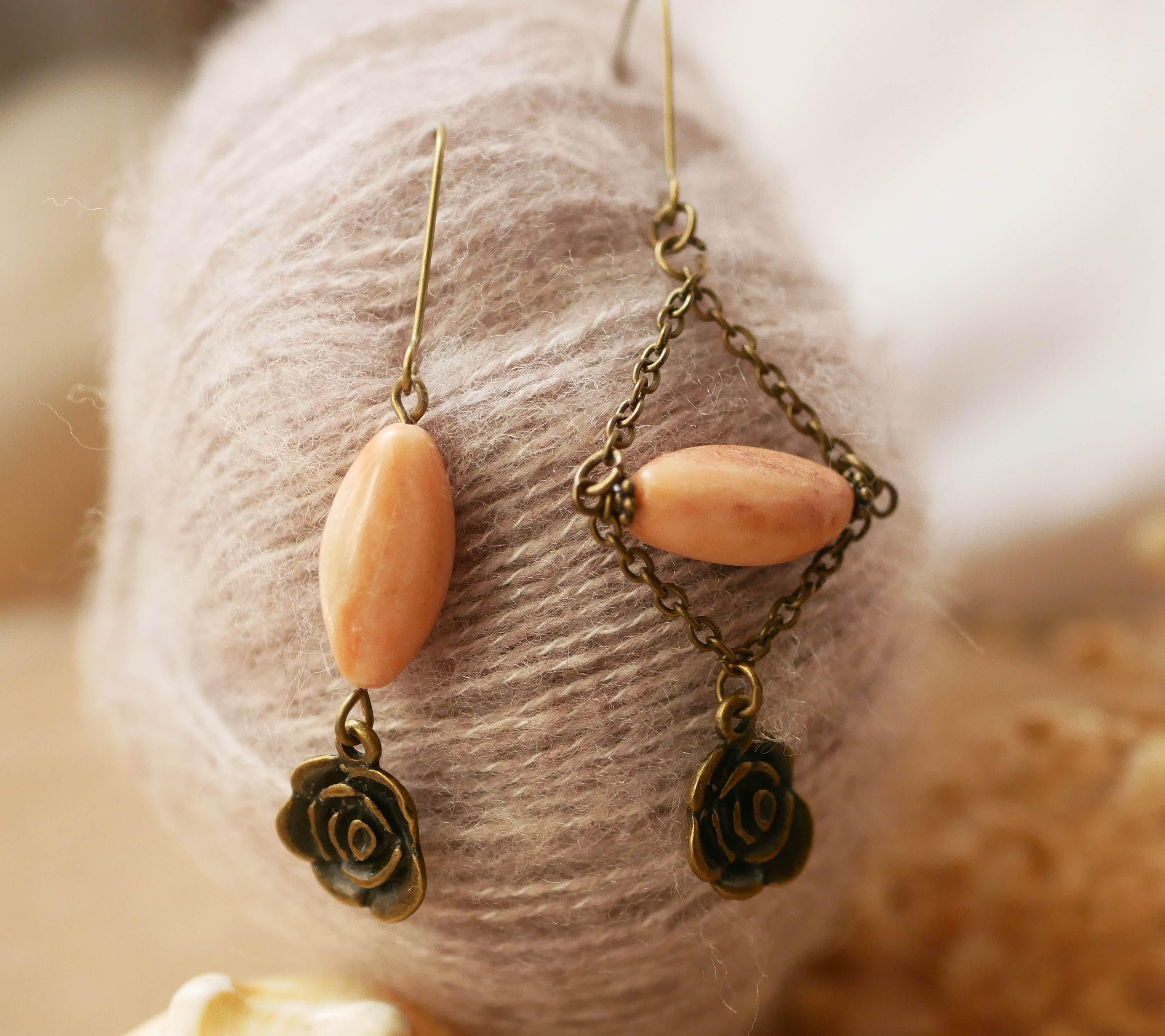 Beige &amp; roze stenen oorbellen