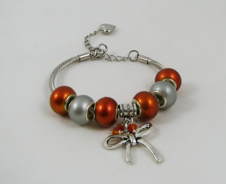 Zilveren armband met oranje kralen en strik
