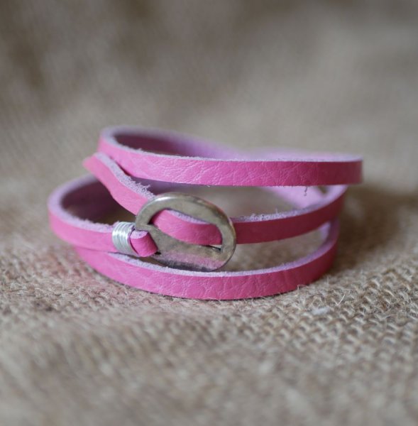 Leren armband Fuchsia fijne drievoudige draai