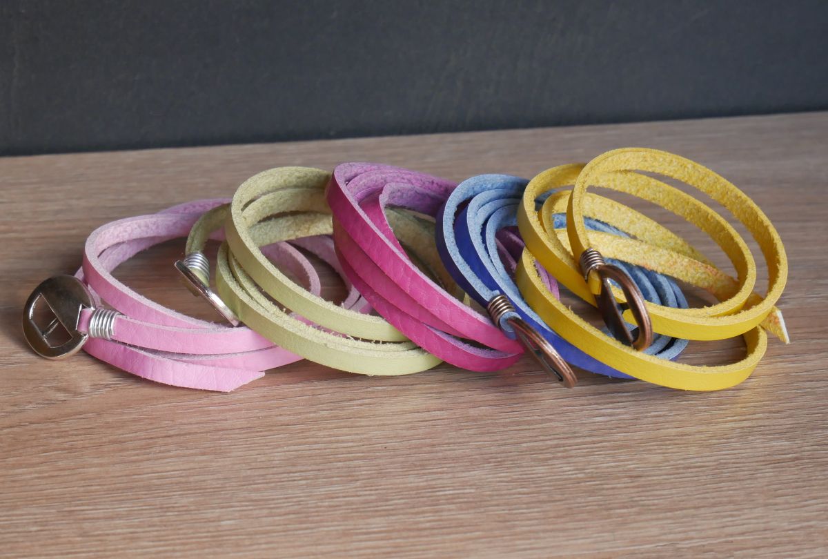 Leren armband Fuchsia fijne drievoudige draai