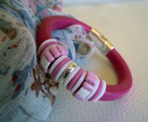 Regaliz leder en roze parel armband