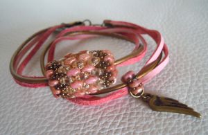 Saipan armband dubbele draai roze leer 