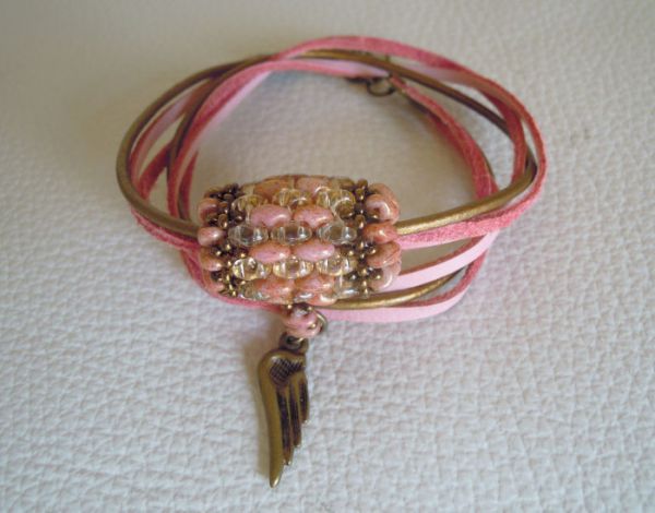 Saipan armband dubbele draai roze leer 
