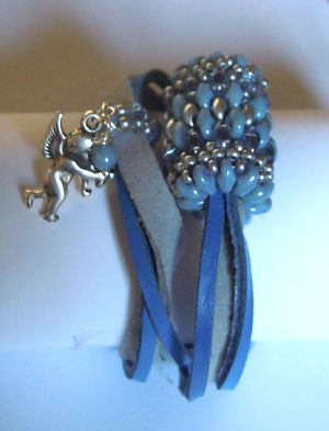Saipan dubbele draai lederen armband blauw