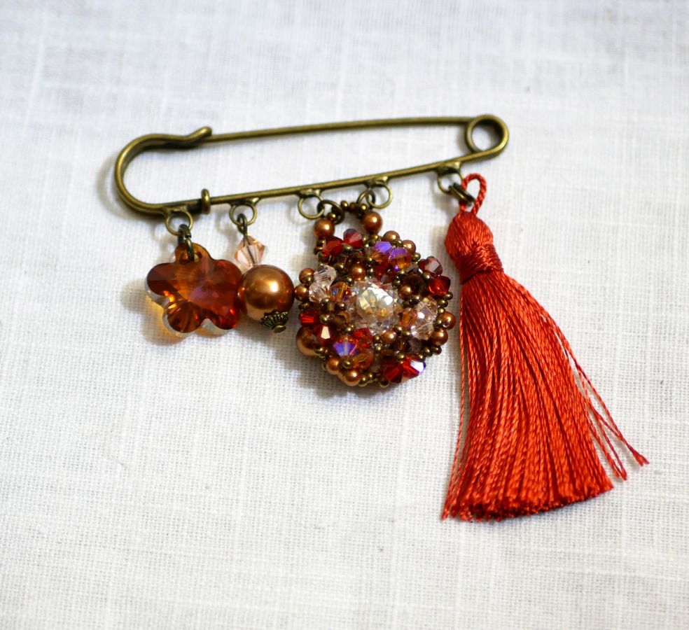Andros Hyacint Broche met Paprika Pompon