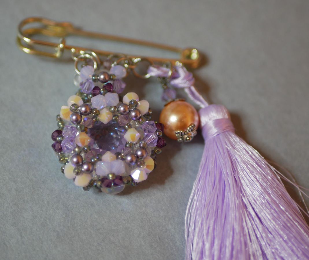 Andros Paarse Pompon Broche