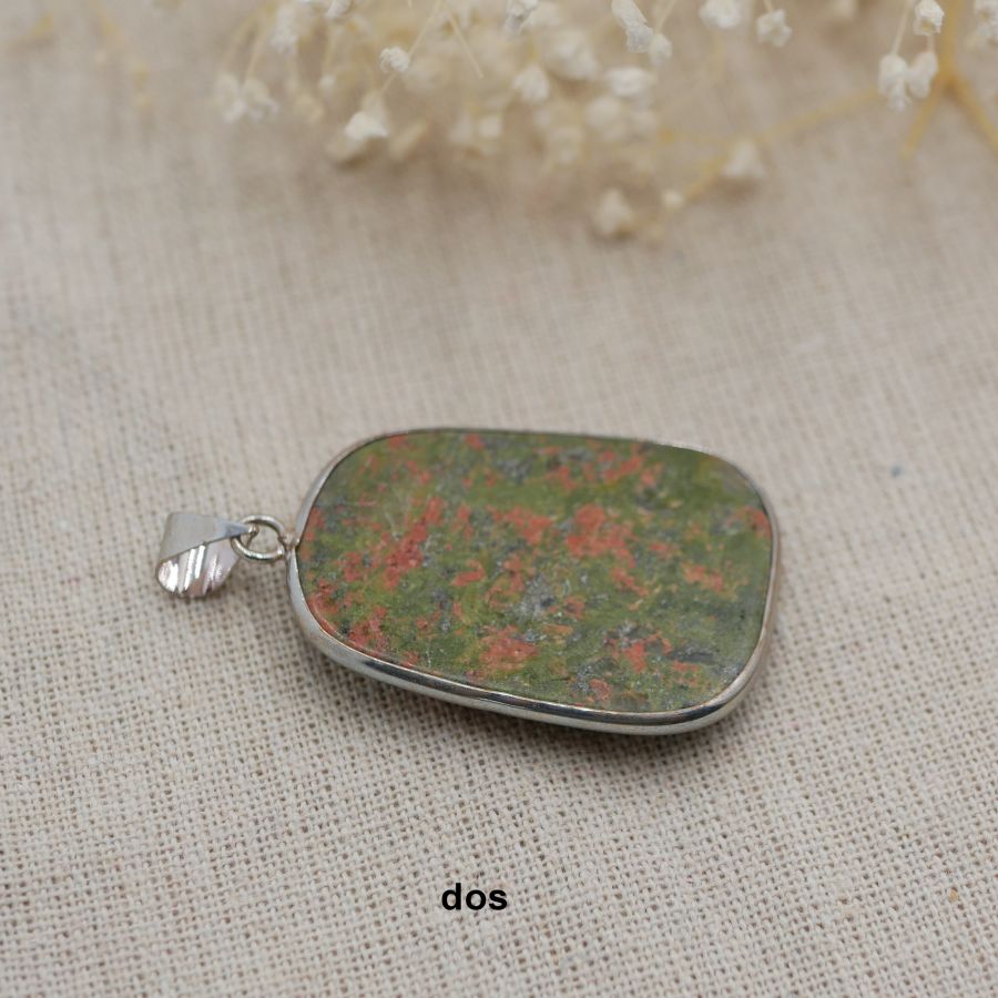 Cabochon hanger gezet in unakiet steen ronde rechthoekige vorm