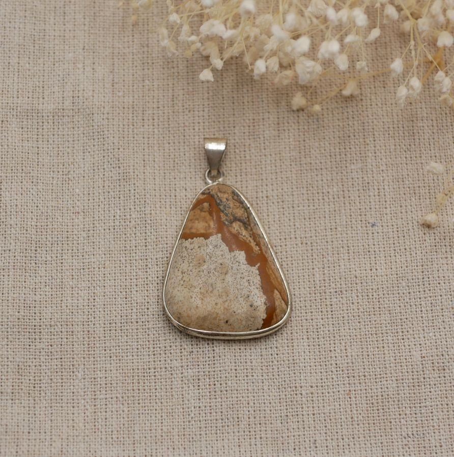 Cabochon hanger gezet in landschap jaspis steen, driehoekige vorm
