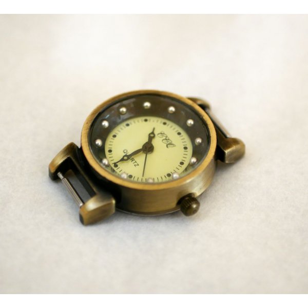 Zwarte en bronzen wijzerplaat