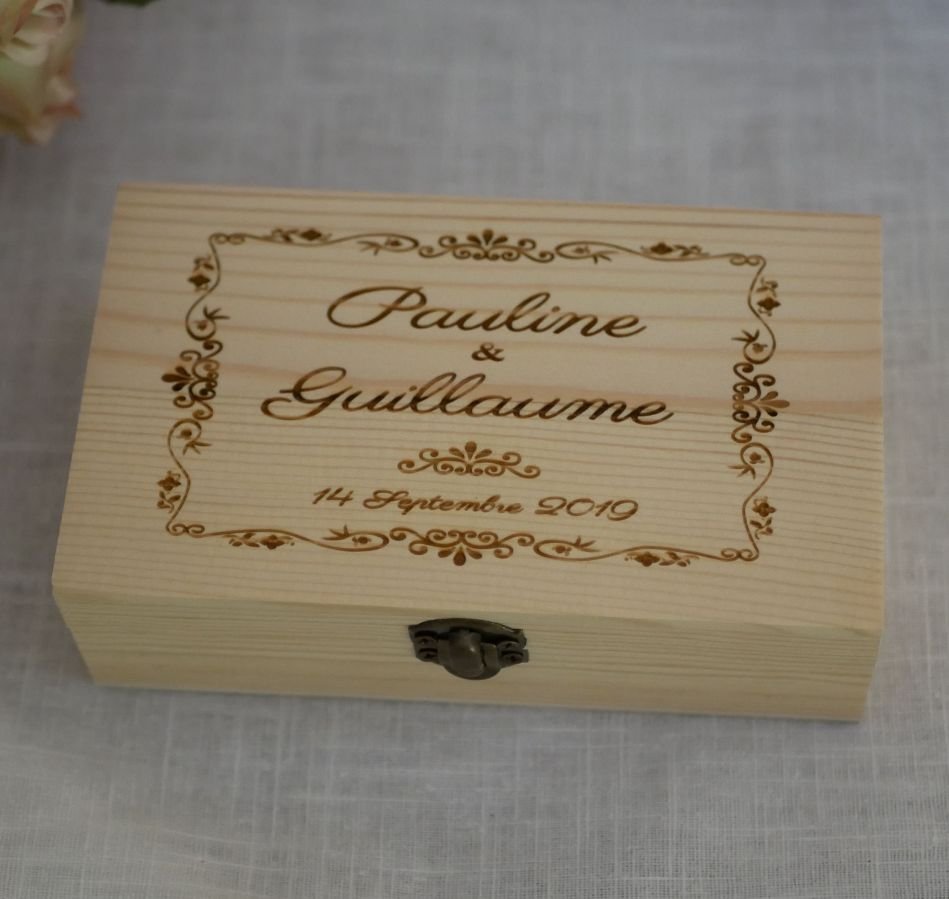 Gepersonaliseerde gegraveerde houten kist
