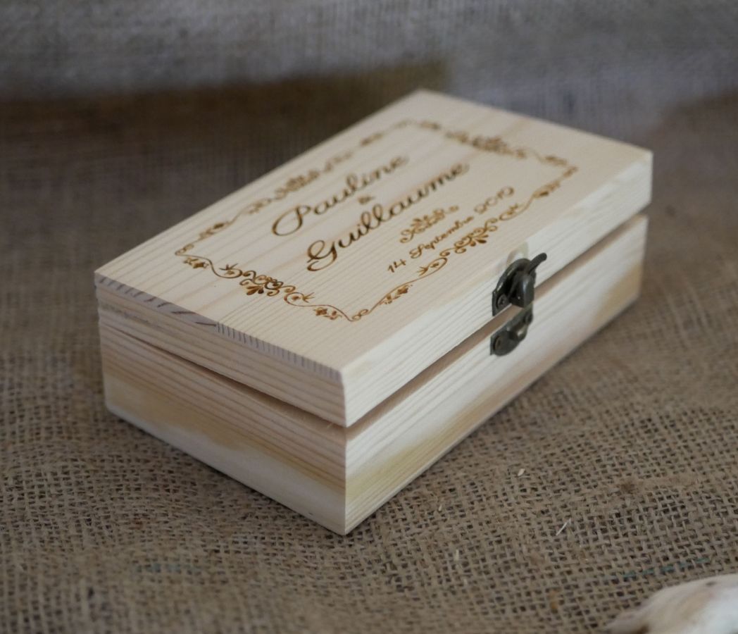 Gepersonaliseerde gegraveerde houten kist