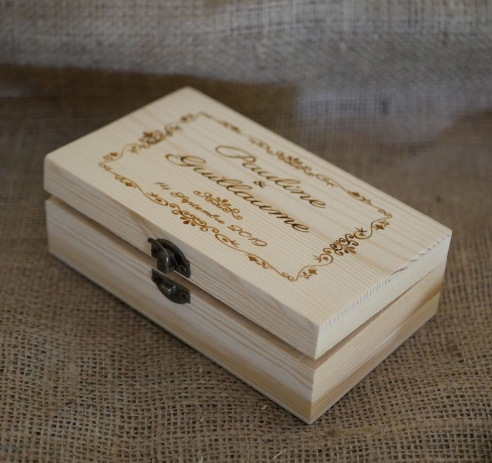 Gepersonaliseerde gegraveerde houten kist