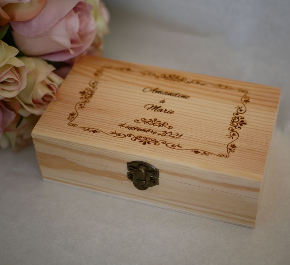 Gepersonaliseerde gegraveerde houten kist