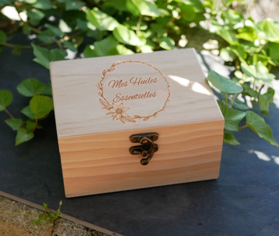 Gegraveerde houten etherische olie doos om te personaliseren