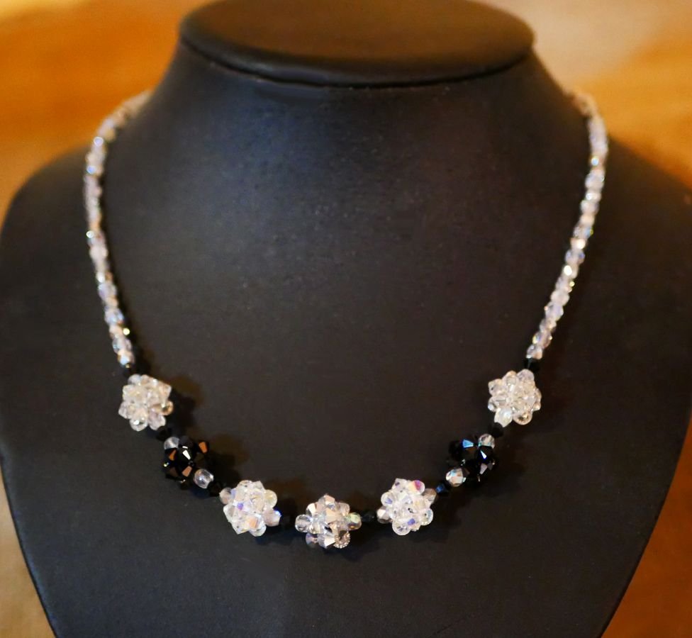 Zwarte zilveren kralenketting