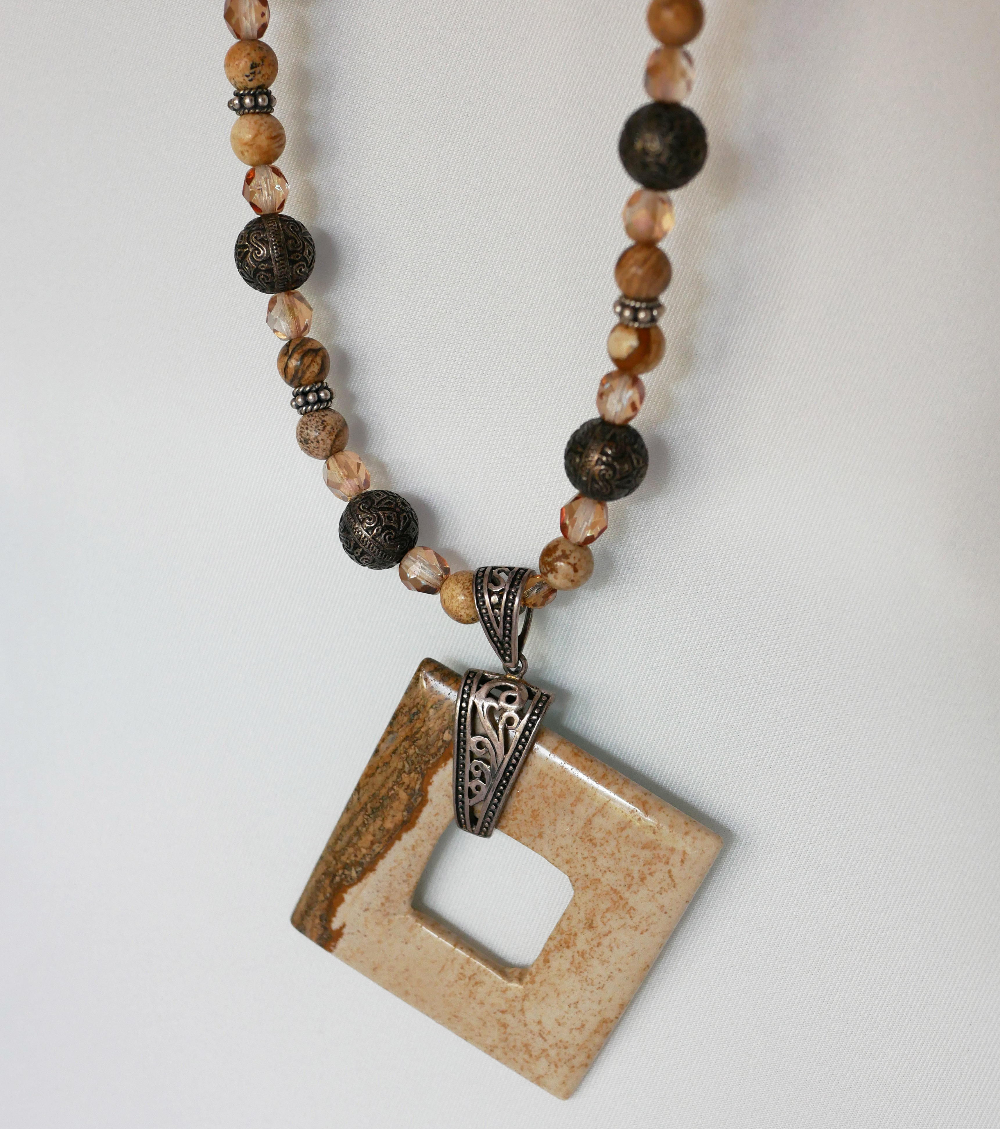 Vierkante Jaspis en Bali kralen ketting