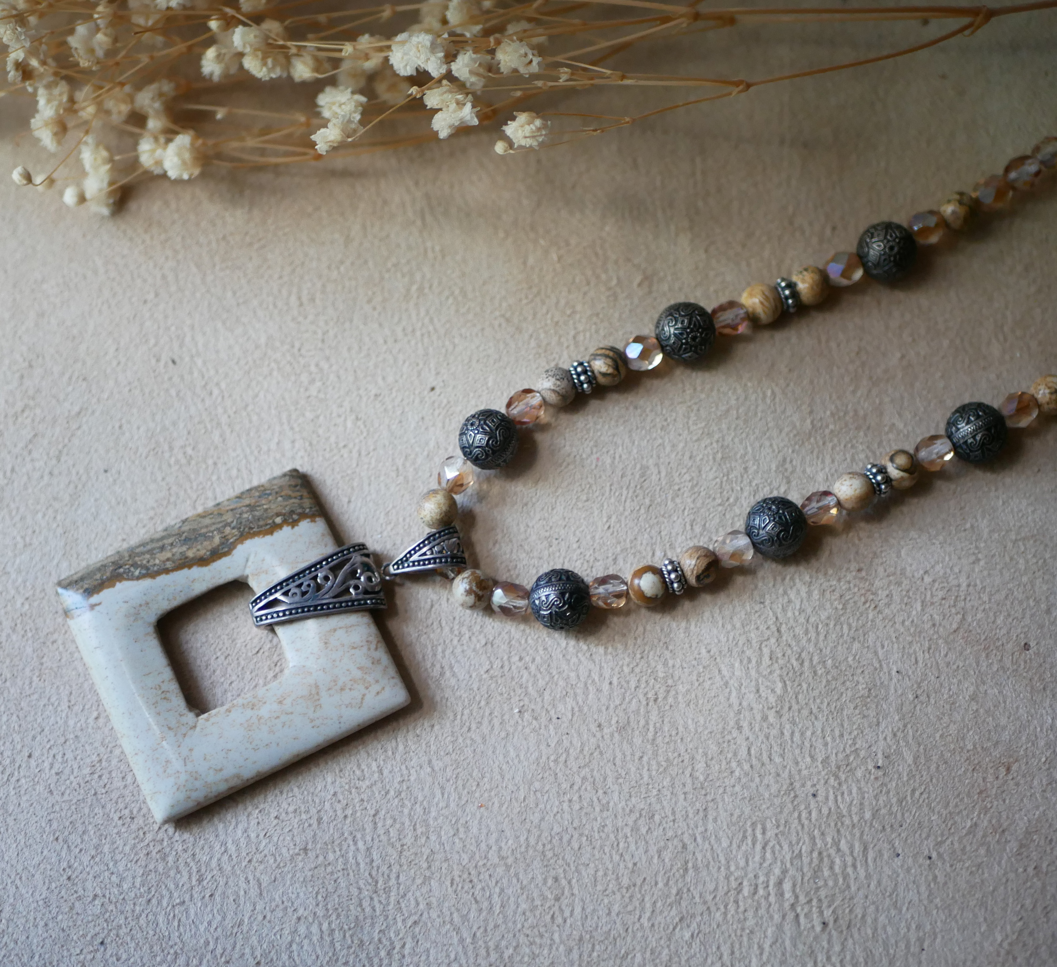 Vierkante Jaspis en Bali kralen ketting