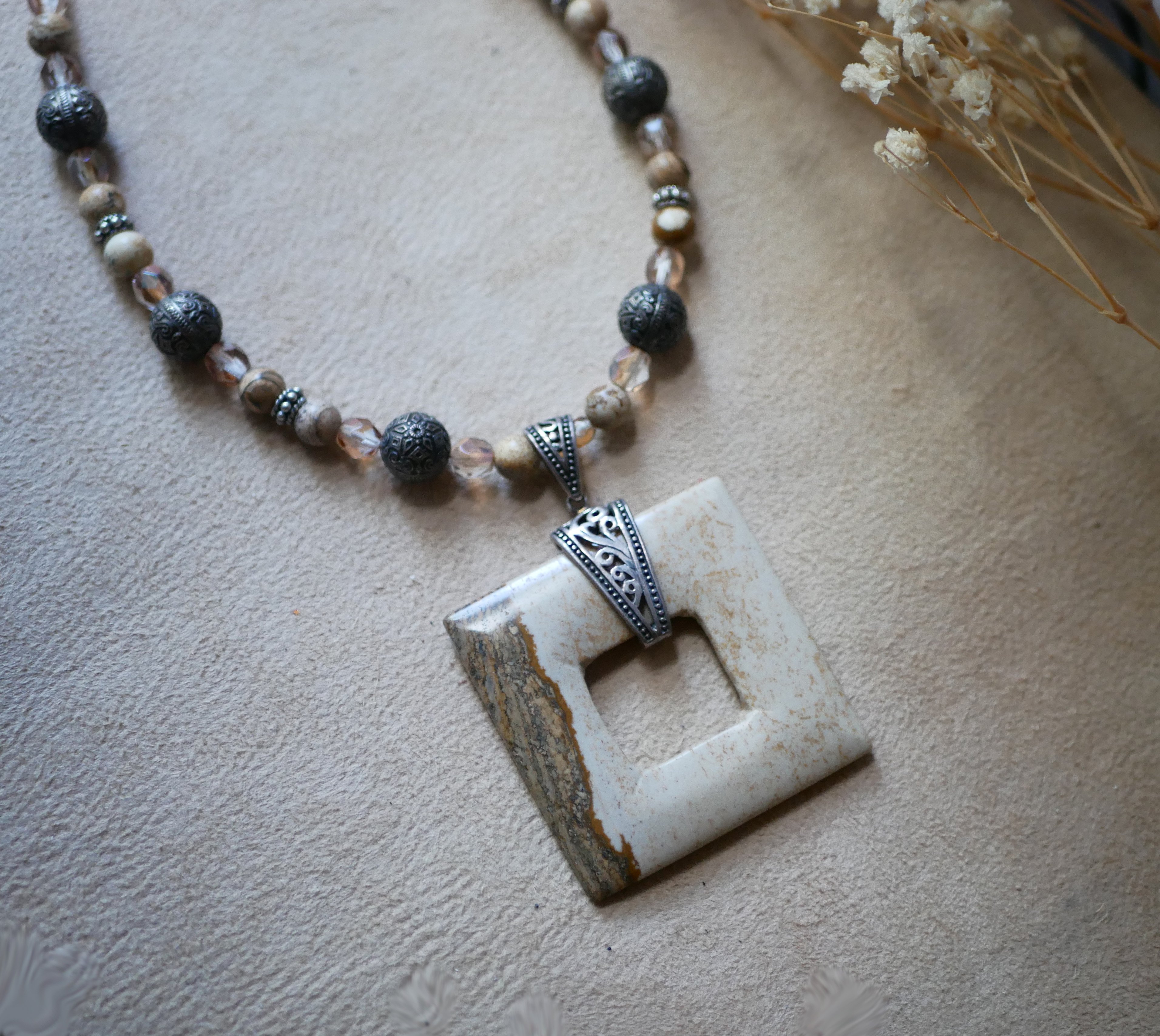 Vierkante Jaspis en Bali kralen ketting