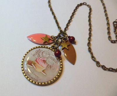Cabochon hanger ketting met gourmet muffin en pailletten