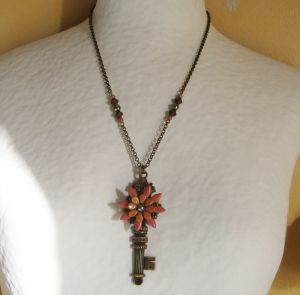 Sleutel en bloem hanger ketting met parels aan ketting