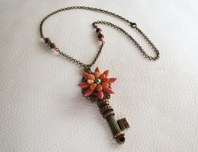 Sleutel en bloem hanger ketting met parels aan ketting