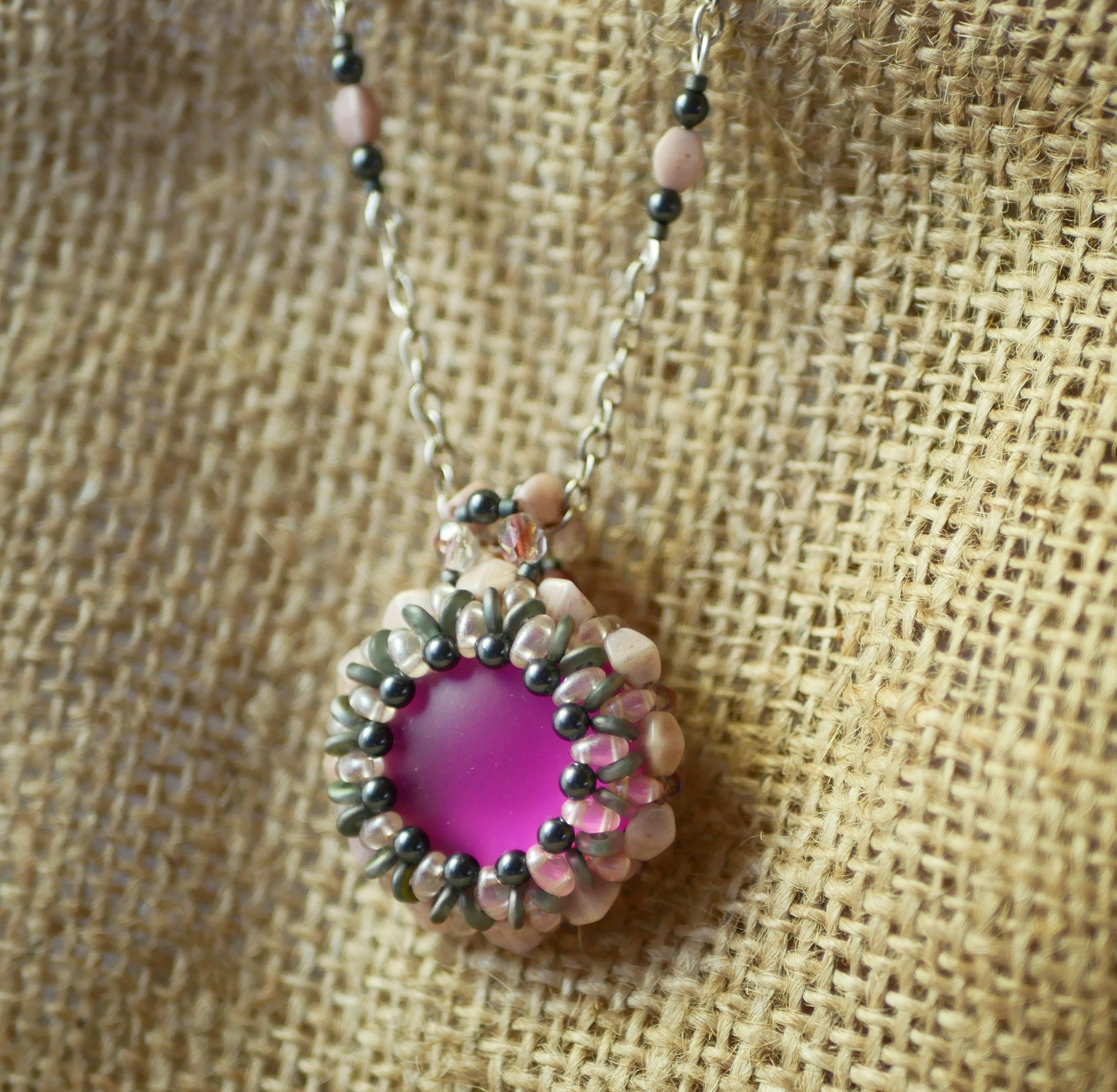 Queensland roze hanger ketting