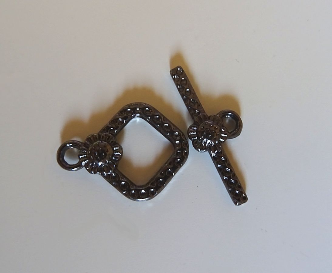 Zwarte nikkel diamant T-sluiting 20