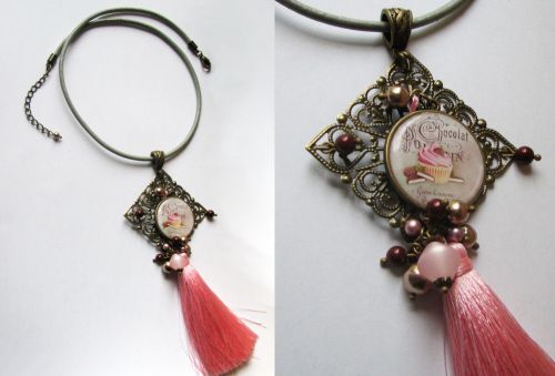 Cabochon hanger Muffin gourmand met roze pompon