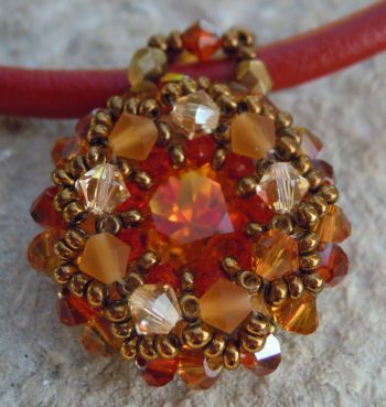 Milos Oranje boom hanger op rood leer