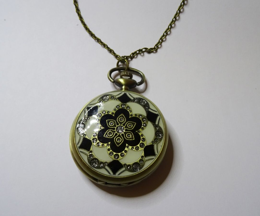 Grote zakhorloge hanger aan ketting