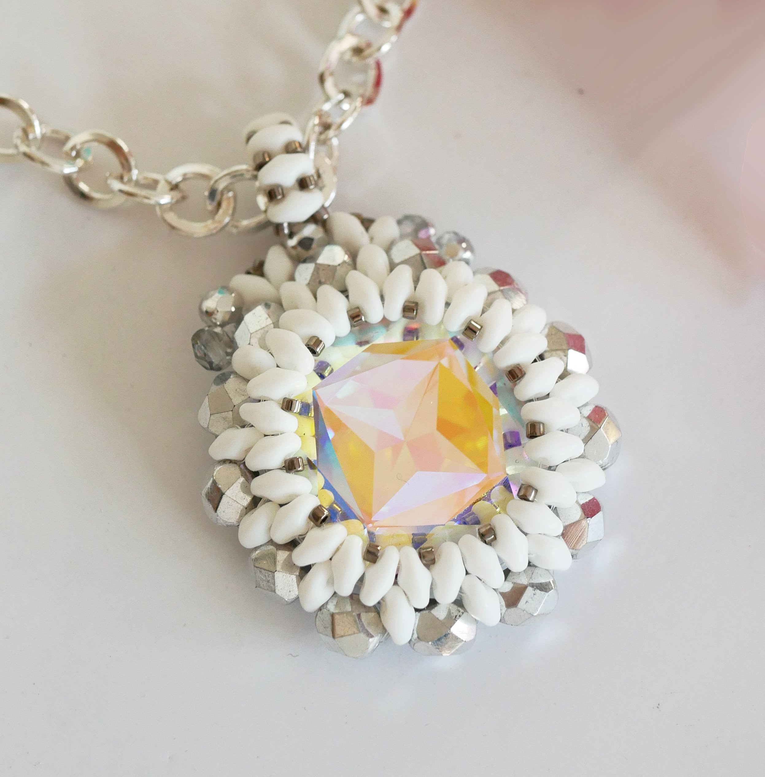 Super Duo witte medaillonhanger aan ketting