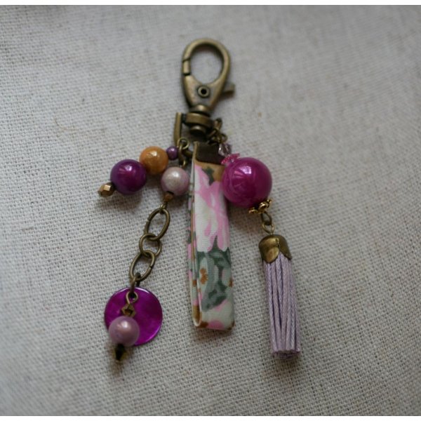 Fuchsia pareltas sleutelhanger met paarse pompon
