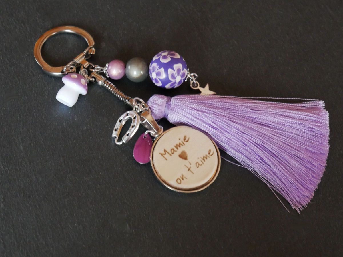 Houten cabochon sleutelhanger met parma kwastje