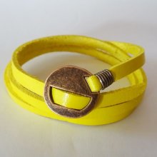 Fijn geel lederen armband drievoudige draai