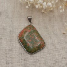 Cabochon hanger bezet met unakiet steen 
