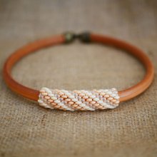 Regaliz lederen ketting met nude kralen