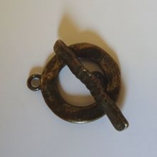 T-sluiting Gehamerde ring 20 mm Brons