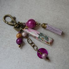 Fuchsia pareltas sleutelhanger met paarse pompon