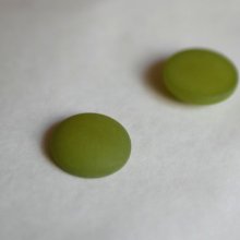 Polaris cabochon groen Olivijn diameter 16mm